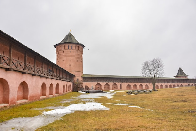 Widok murów klasztoru Zbawiciela Eutymiusza