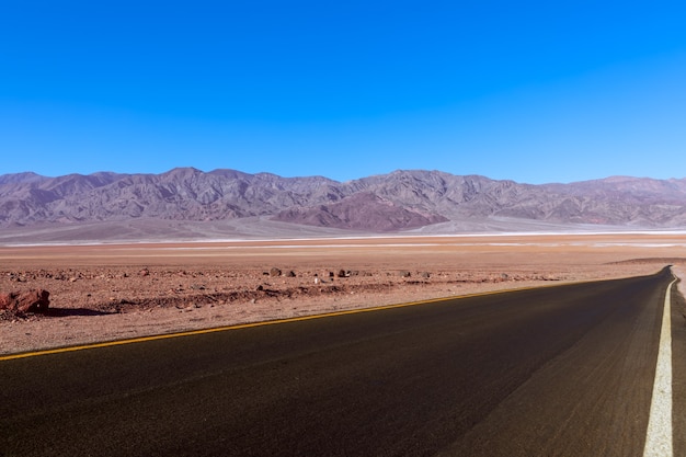 Widok na autostradę przecinającą Park Narodowy Doliny Śmierci
