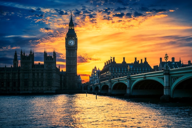 Widok Na Big Bena I Westminster Bridge O Zachodzie Słońca, Londyn, Wielka Brytania