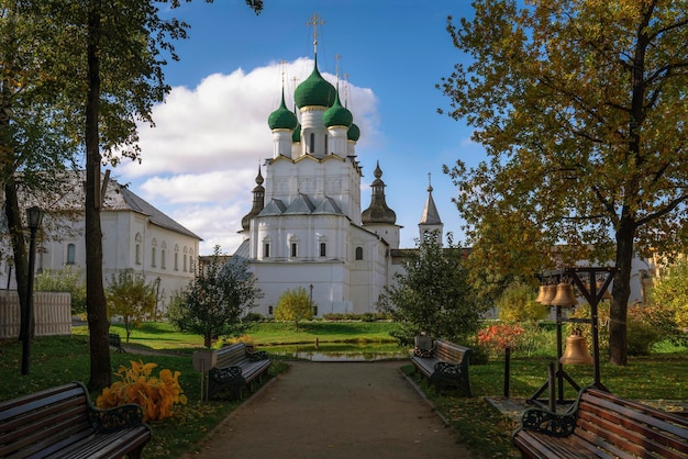 Widok na cerkiew św. Jana Ewangelisty Rostów Wielki obwód Jarosławski Rosja