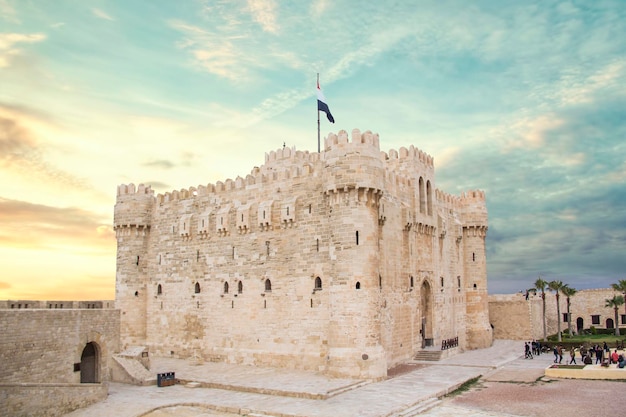 Widok na cytadelę Qaitbay w Aleksandrii, Egipt