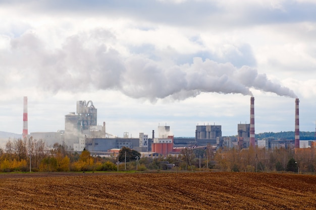 Widok Na Fabrykę Materiałów Budowlanych.