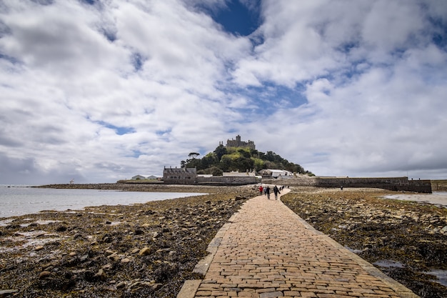 Widok Na Górę St Michaels W Pobliżu Marazion Cornwall 11 Maja 2021 R. Niezidentyfikowani Ludzie