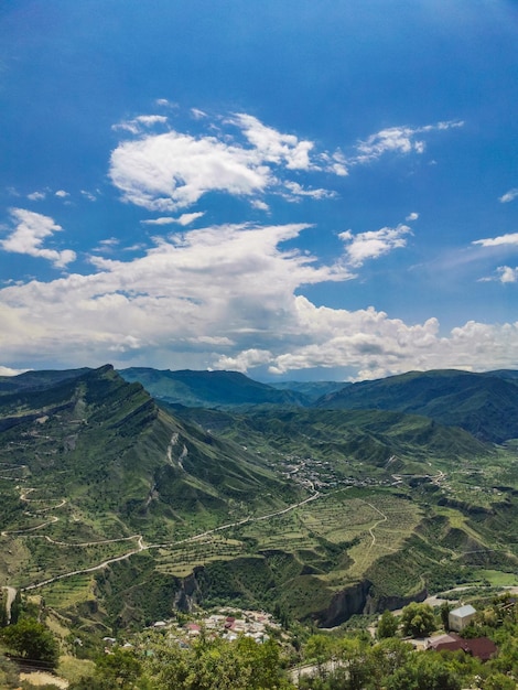 Widok na górską wioskę Gunib Dagestan Rosja czerwiec 2021