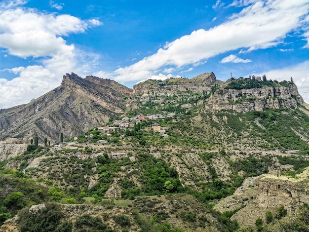 Widok na górską wioskę Gunib Dagestan Rosja czerwiec 2021