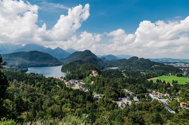 Widok na góry na tle nieba