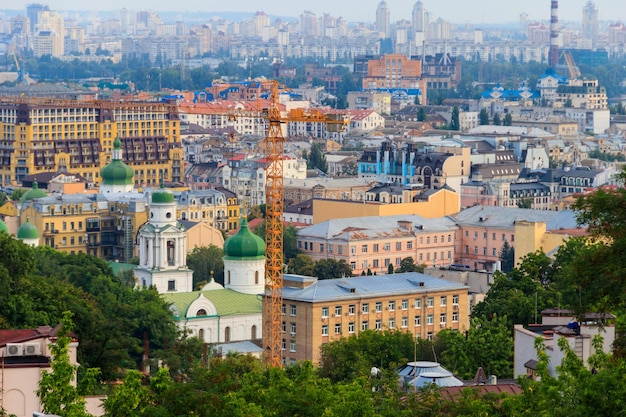 Widok na historyczną dzielnicę Podil w Kijowie na Ukrainie