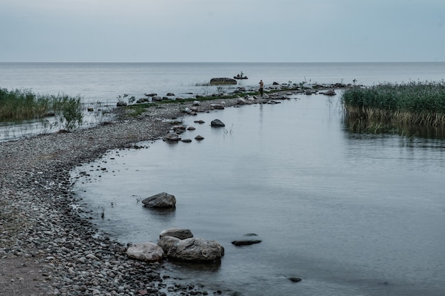 Widok na jezioro Ładoga ze wsi Storozhno.