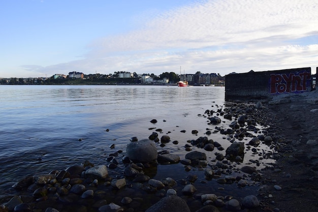 Widok na jezioro Llankiue i nabrzeże Puerto Varas Chile