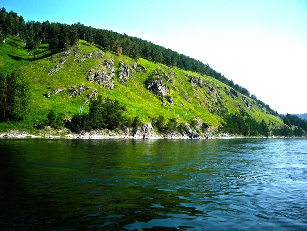 Zdjęcie widok na jezioro na tle nieba