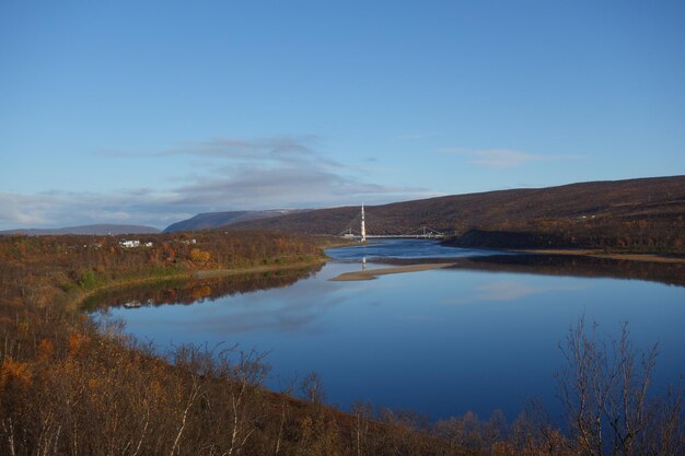 Widok Na Jezioro Na Tle Nieba