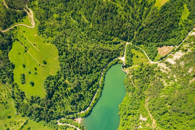 Widok na jezioro Spajici z góry Tara w Serbii