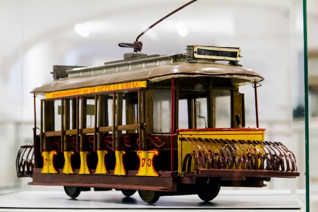 Widok na kawałek muzeum historii tramwajów elektrycznych w Lizbonie, Portugalia.