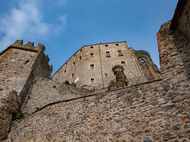 Widok na klasztor Sacra di San Michele