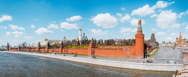 Widok Na Kreml Moskiewski Z Mostu Nad Rzeką Panorama Rzeki Moskiewskiej