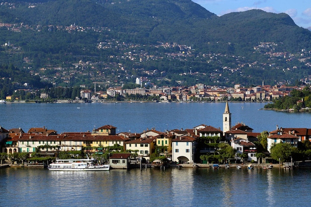 Widok na Lago Maggiore, Włochy