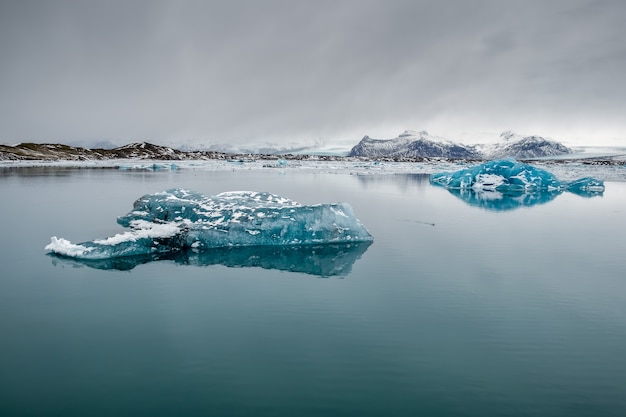 Widok na lodową lagunę Jokulsarlon