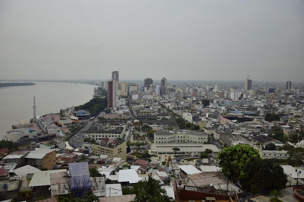 Widok na Malecon i rzekę Guayas w Guayaquil