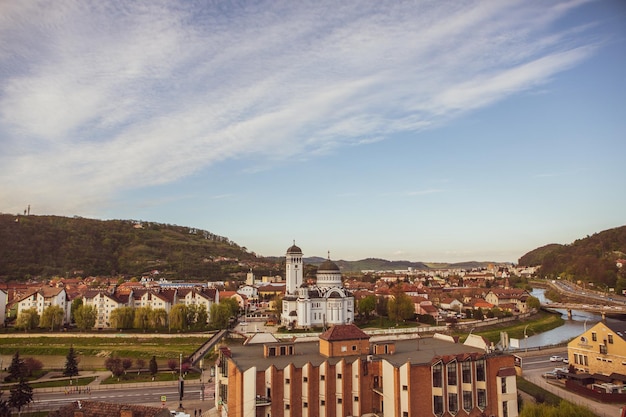 Widok na miasto braszów ze szczytu wzgórza