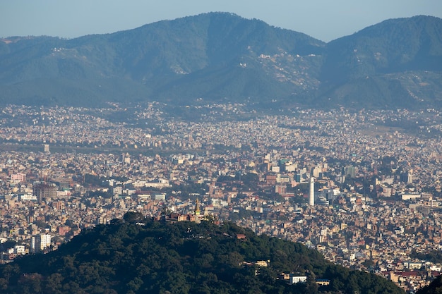 Widok na miasto katmandu ze wzgórza