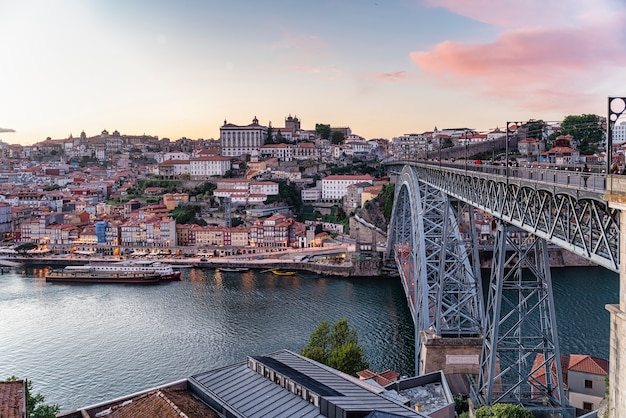 Widok na miasto Porto i dzielnicę Ribeira w Portugalii.