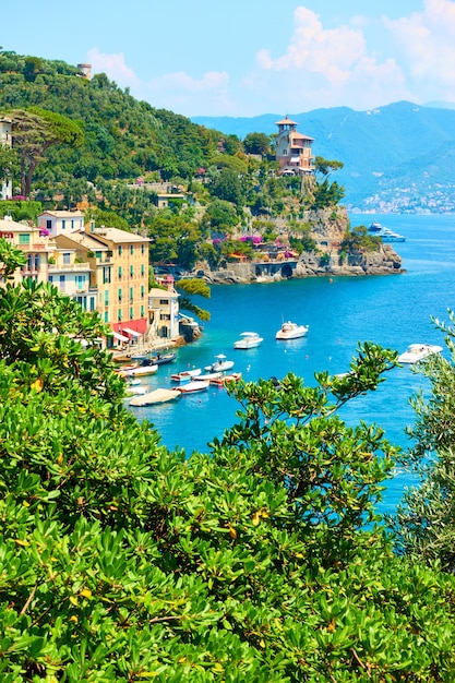 Widok na miasto Portofino na włoskiej Riwierze, Włochy