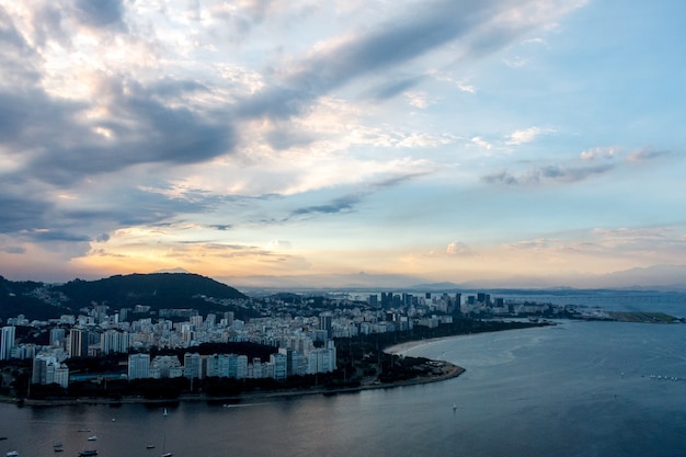 Widok na miasto Rio de Janeiro z góry Głowa Cukru o zachodzie słońca, Brazylia