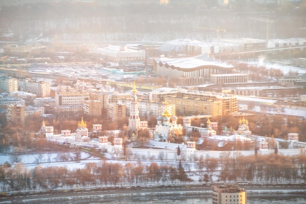 Widok na miasto z tarasu widokowego na Klasztorze Nowodziewiczy Moscow City