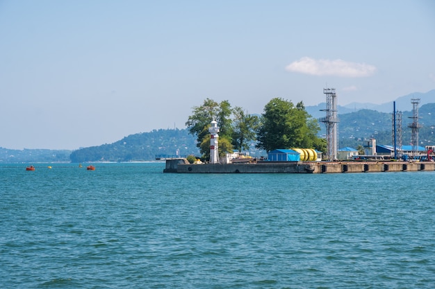 Widok na obszar wodny Batumi w porcie