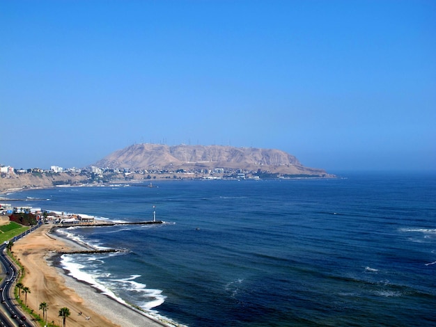 Widok na Ocean Spokojny z linii brzegowej Miraflores Lima Peru Ameryka Południowa