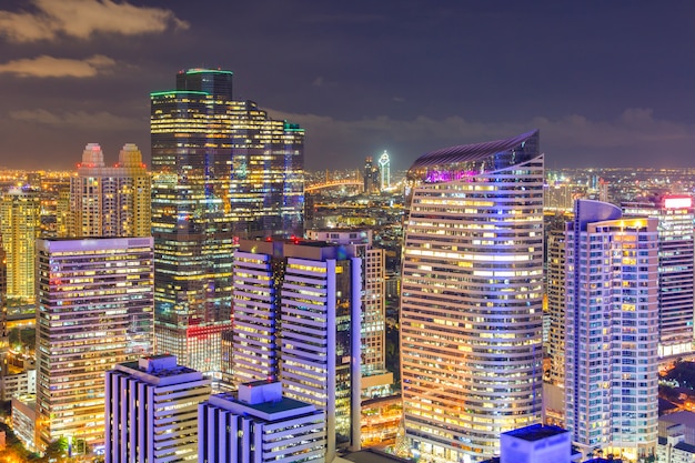 Widok na panoramę Bangkoku w nocy