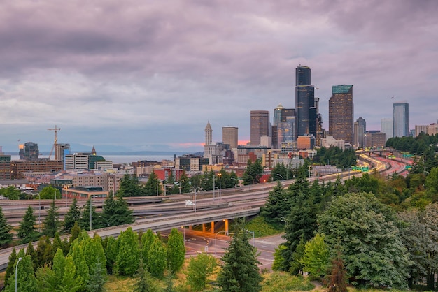 Widok na panoramę centrum Seattle