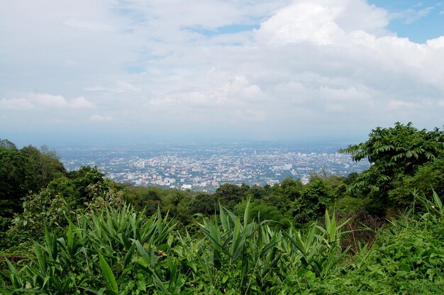 Widok na panoramę Chiang Mai z Wat Phra That Doi Suthep w Chiang Mai Tajlandia