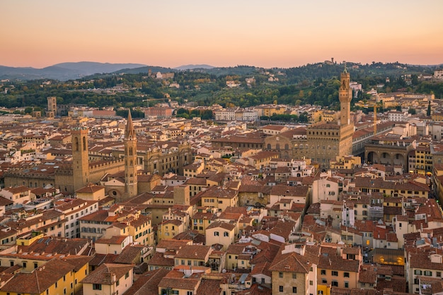 Widok na panoramę Florencji z widoku z góry we Włoszech