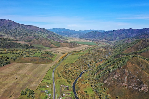 Widok Na Panoramę Gór Ałtaju Z Drona, Widok Na Wzgórze Krajobrazu Rosji