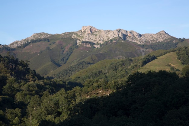 Widok na pasmo górskie Picos de Europa, Asturia, Hiszpania