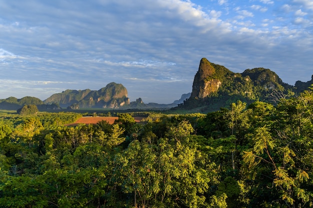 Widok Na Piękny Runrise I Poranne światło W Din Daeng Doi, Krabi, Tajlandia