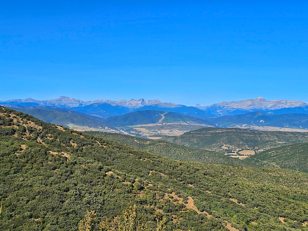 Widok na Pireneje z Santa Cruz de la Seros w Huesce