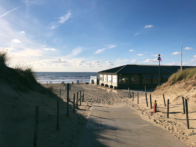 Zdjęcie widok na plażę na tle nieba