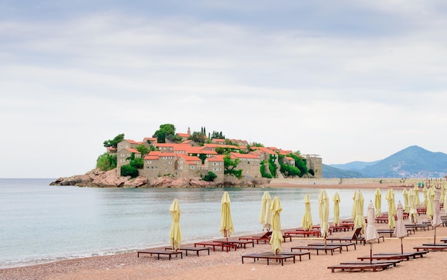 Zdjęcie widok na plażę na tle nieba