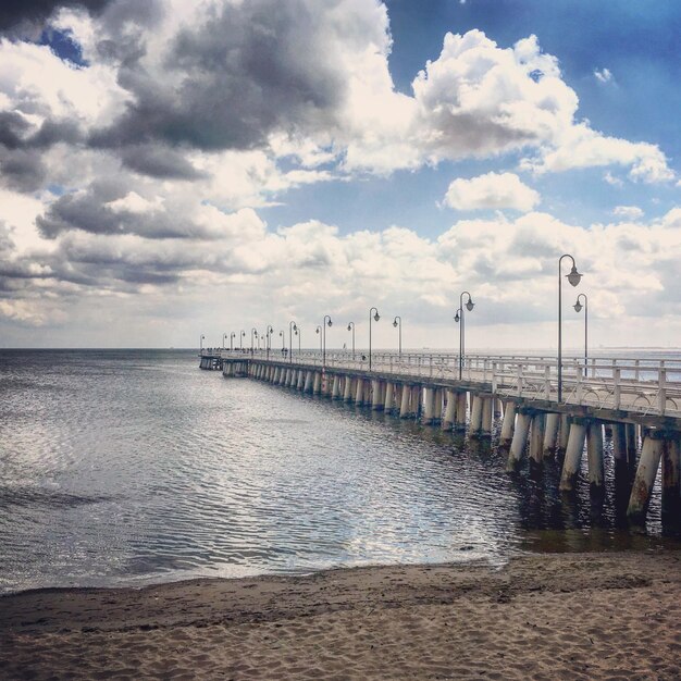 Zdjęcie widok na plażę na tle nieba