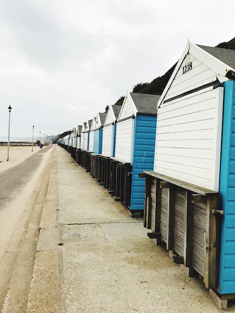 Zdjęcie widok na plażę na tle nieba