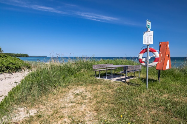 Zdjęcie widok na plażę na tle nieba