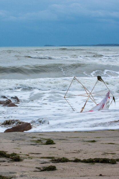 Zdjęcie widok na plażę na tle nieba