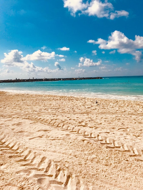 Zdjęcie widok na plażę na tle nieba