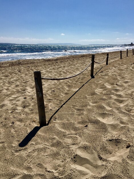 Zdjęcie widok na plażę na tle nieba