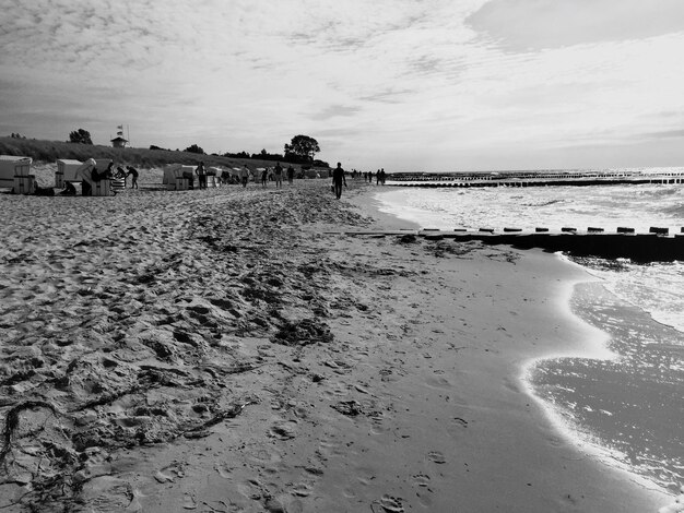 Zdjęcie widok na plażę na tle nieba