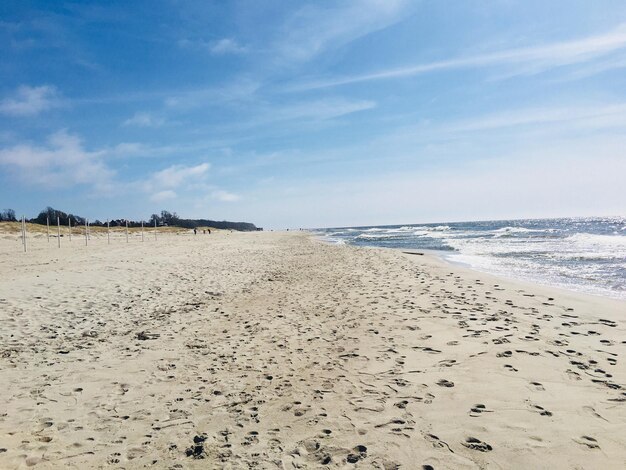 Zdjęcie widok na plażę na tle nieba