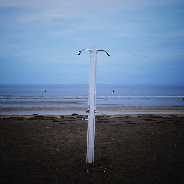 Widok na plażę na tle nieba