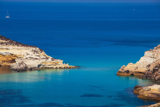 Widok na plażę Rabbits lub wyspę Conigli Lampedusa